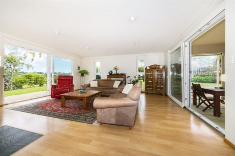 Photo of property in 32 Red Hills Road, Massey, Auckland, 0614