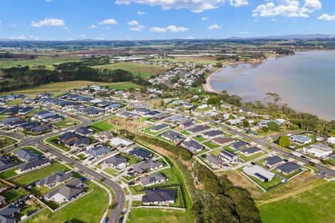 Photo of property in 19 Tahuna Minhinnick Drive, Glenbrook, Waiuku, 2681