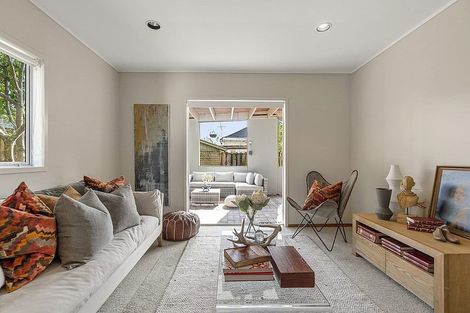 Photo of property in 2/32 Beresford Street, Bayswater, Auckland, 0622