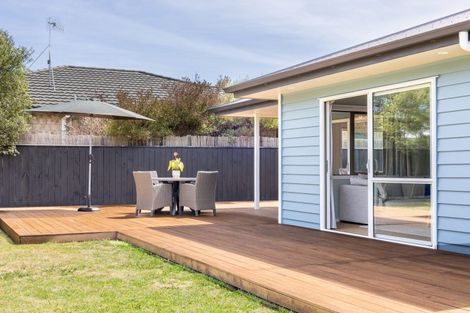 Photo of property in 7 Simpson Crescent, Raumati Beach, Paraparaumu, 5032