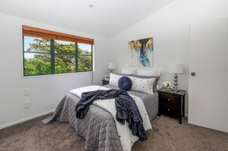 Photo of property in 5a Awaroa Road, Sunnyvale, Auckland, 0612