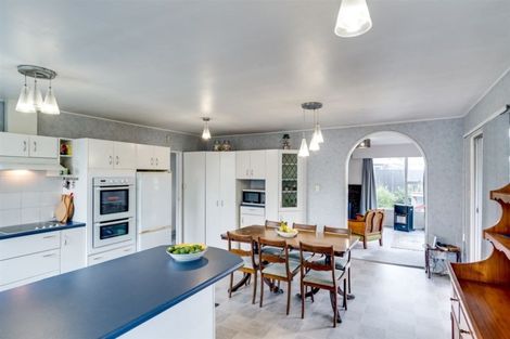 Photo of property in 2 Ashford Place, Havelock North, 4130