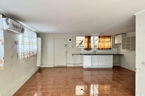 Photo of property in 8 Sabot Place, Massey, Auckland, 0614