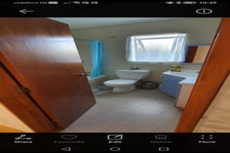 Photo of property in 6 Karamu Street, Te Atatu Peninsula, Auckland, 0610