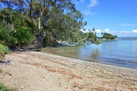Photo of property in 9 Poaka Place, Beach Haven, Auckland, 0626