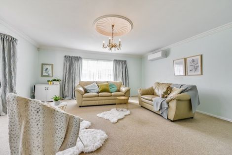 Photo of property in 11 Sandalwood Drive, Dinsdale, Hamilton, 3204