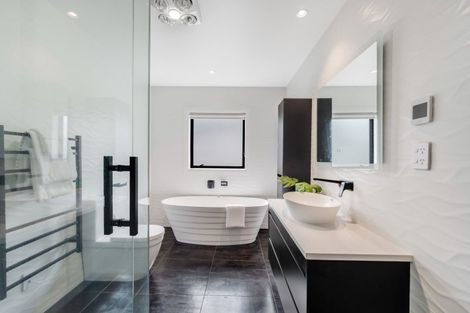 Photo of property in 45 Armstrong Farm Drive, East Tamaki Heights, Auckland, 2016