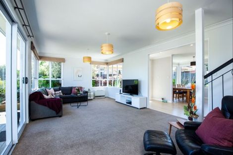 Photo of property in 10 Strandon Place, Strandon, New Plymouth, 4312