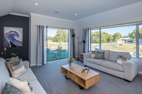 Photo of property in 2 Albizia Grove, Waikanae, 5036