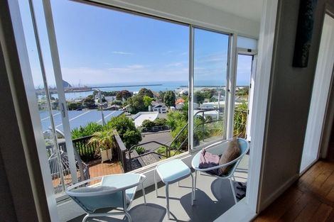 Photo of property in 9 South Road, Moturoa, New Plymouth, 4310