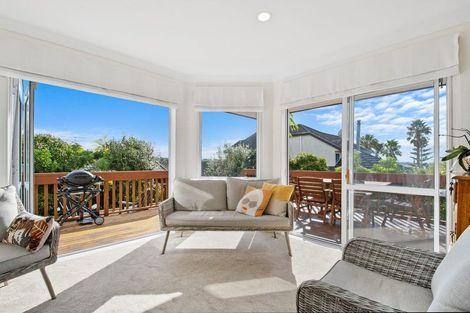 Photo of property in 14 Kerlin Crescent, West Harbour, Auckland, 0618