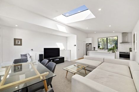 Photo of property in 2/18 Oriental Terrace, Oriental Bay, Wellington, 6011