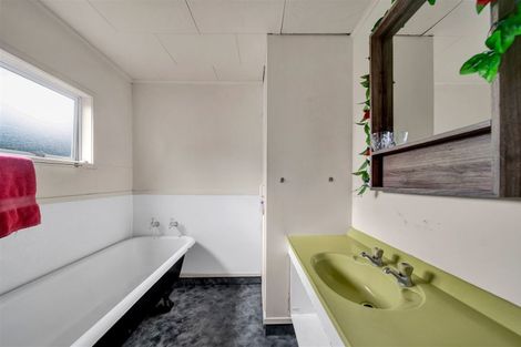 Photo of property in 56 Terou Street, Manaia, 4612