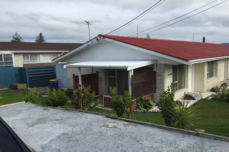 Photo of property in 1/4220 Great North Road, Glendene, Auckland, 0602