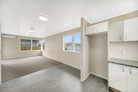 Photo of property in 19 Convair Crescent, Mangere, Auckland, 2022