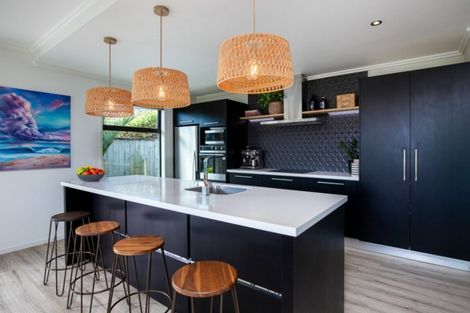 Photo of property in 2 Matau Lane, Ferndale, New Plymouth, 4310