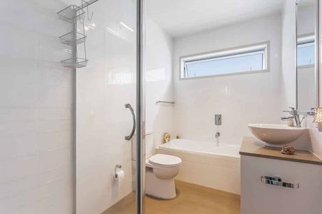 Photo of property in 20 Kensington Drive, Orewa, 0931