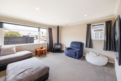 Photo of property in 2 Anzio Place, Awapuni, Palmerston North, 4412