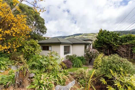 Photo of property in 2 Kowhai Street, Tawa, Wellington, 5028