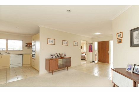 Photo of property in 3 Oakridge Drive, Kerikeri, 0230