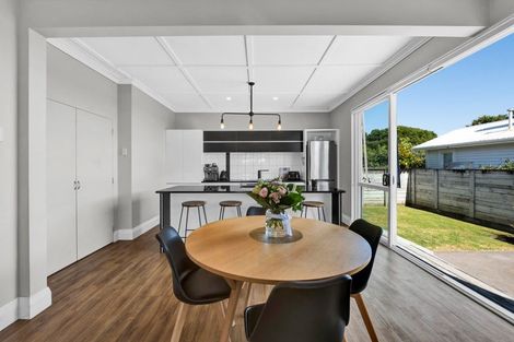 Photo of property in 76 Paynters Avenue, Strandon, New Plymouth, 4312