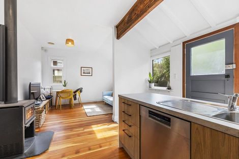 Photo of property in 3 Apu Crescent, Lyall Bay, Wellington, 6022