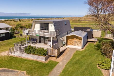 Photo of property in 3 Harapaki Road, Riversdale Beach, Masterton, 5872