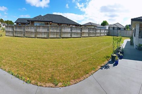 Photo of property in 28 Kilmacrennan Drive, Rosehill, Papakura, 2113