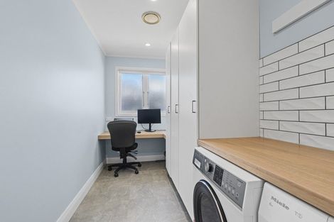 Photo of property in 118 Cutfield Road, Westown, New Plymouth, 4310