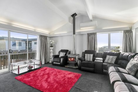Photo of property in 6 Tree Top Lane, Paparangi, Wellington, 6037
