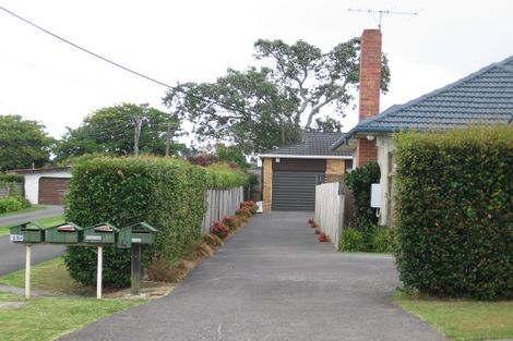 Photo of property in 2/11 Gordon Avenue, Forrest Hill, Auckland, 0620
