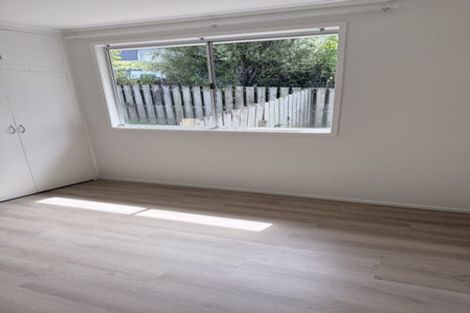 Photo of property in 5 Red Beach Road, Red Beach, 0932