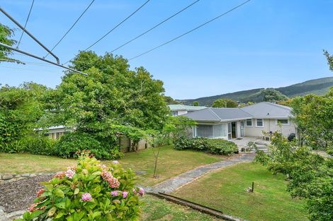Photo of property in 4 Ranui Terrace, Tawa, Wellington, 5028
