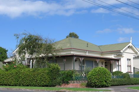 Photo of property in 128 Victoria Road, Devonport, Auckland, 0624