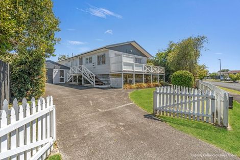 Photo of property in 18 Riverside Drive, Waiuku, 2123