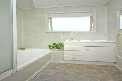 Photo of property in 22 Sunvue Road, Glen Eden, Auckland, 0602