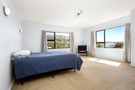 Photo of property in 18 Bell Street, Tawa, Wellington, 5028