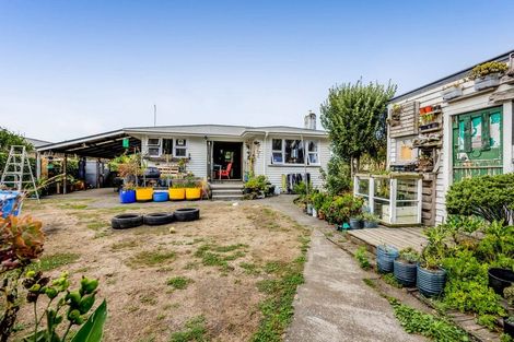 Photo of property in 6 Charles Major Place, Hawera, 4610