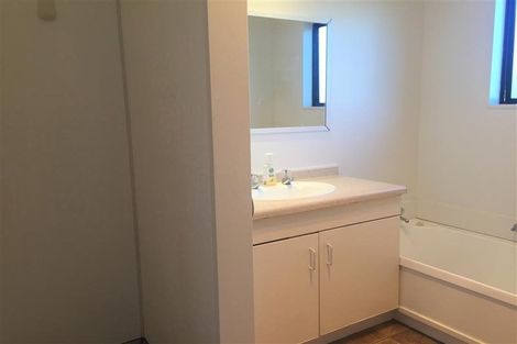 Photo of property in 2 West Lynn Road, Titirangi, Auckland, 0604