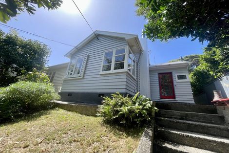 Photo of property in 27 Harland Street, Brooklyn, Wellington, 6021