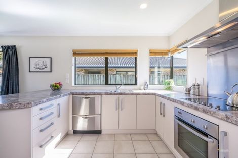 Photo of property in 24 Pinehill Crescent, Trentham, Upper Hutt, 5018