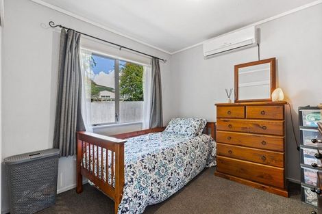 Photo of property in 2/4 Kahikatea Place, Ranui, Auckland, 0612