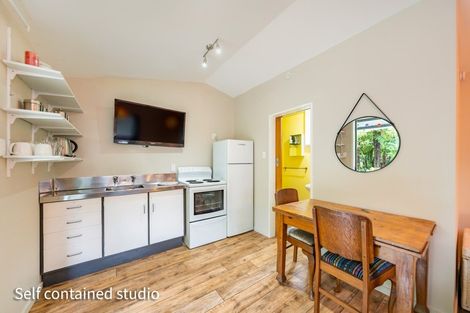 Photo of property in 82 Pinehaven Road, Pinehaven, Upper Hutt, 5019