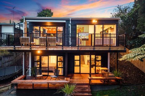 Photo of property in 2/21 Aorangi Place, Birkenhead, Auckland, 0626