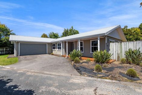Photo of property in 15a Heta Road, Highlands Park, New Plymouth, 4312