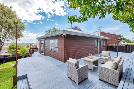 Photo of property in 2/22 Bronzewing Terrace, Unsworth Heights, Auckland, 0632