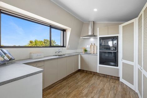 Photo of property in 8 Julian Place, Westown, New Plymouth, 4310