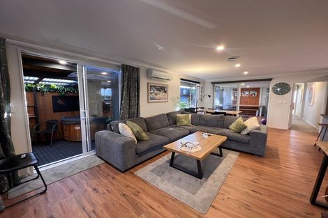 Photo of property in 14 Pounamu Place, Pegasus, 7612