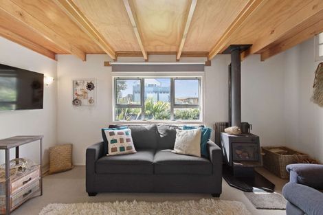 Photo of property in 35 Coleman Avenue, Waverley, 4591