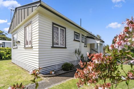 Photo of property in 1 London Terrace, Welbourn, New Plymouth, 4312